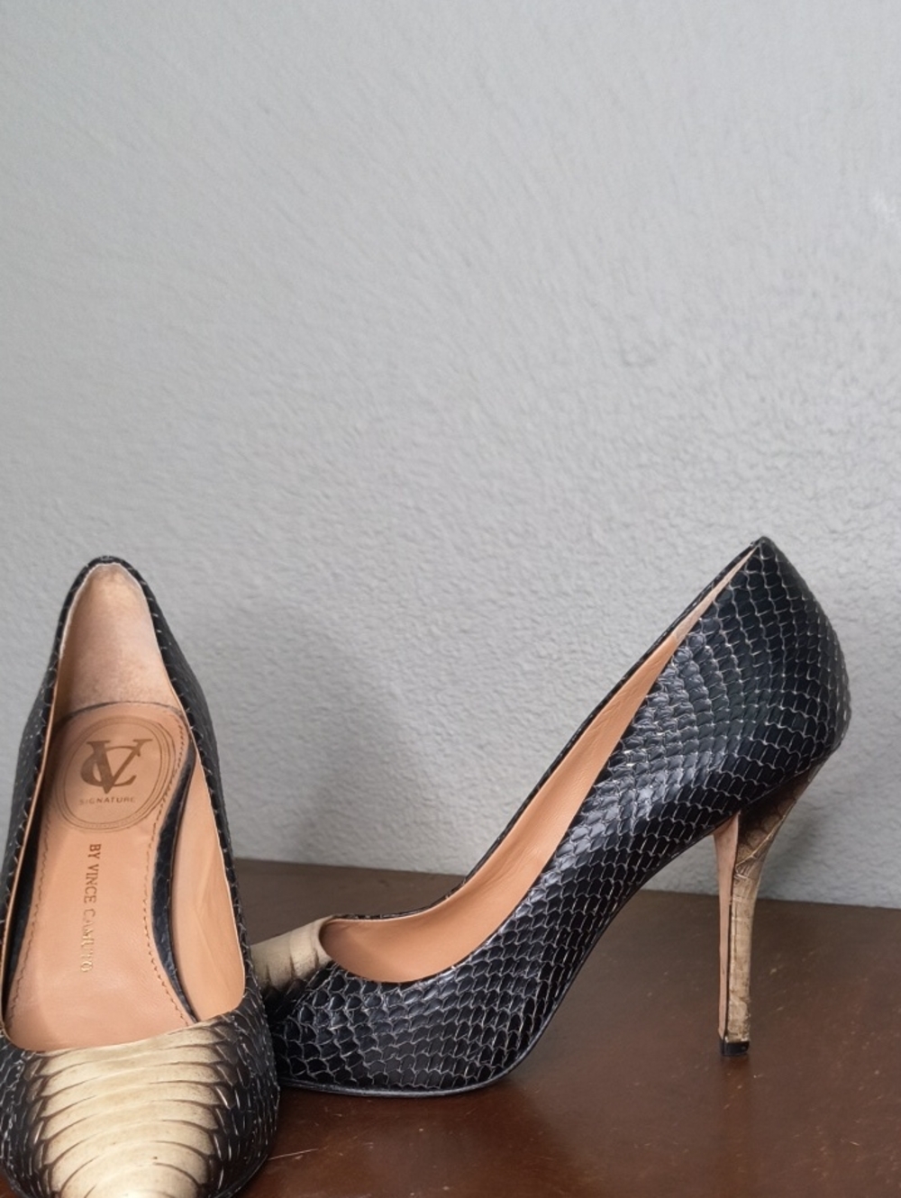 Vince Camuto Black and Gold Python-Texture Stiletto Pumps Size 8.5 AP